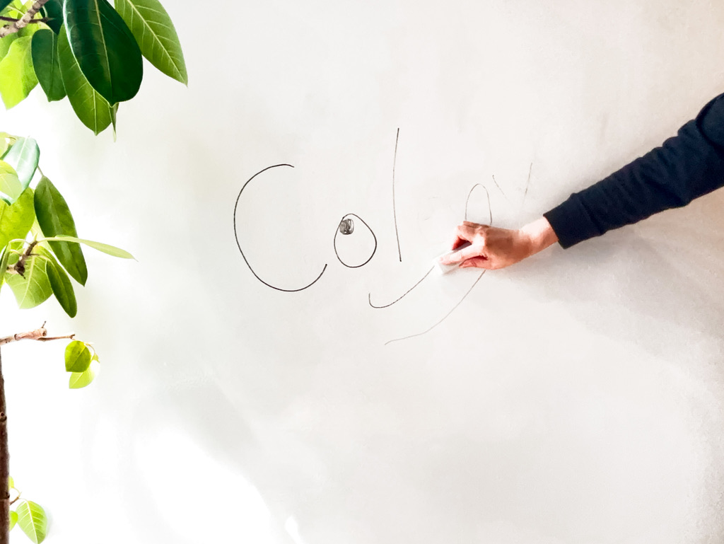 ホワイトボードの壁